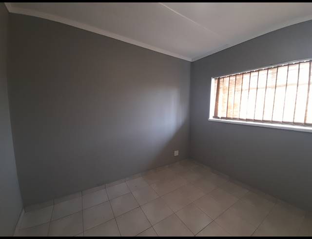 2 BEDROOM FLAT TO LET IN VANDERBIJLPARK CE 2